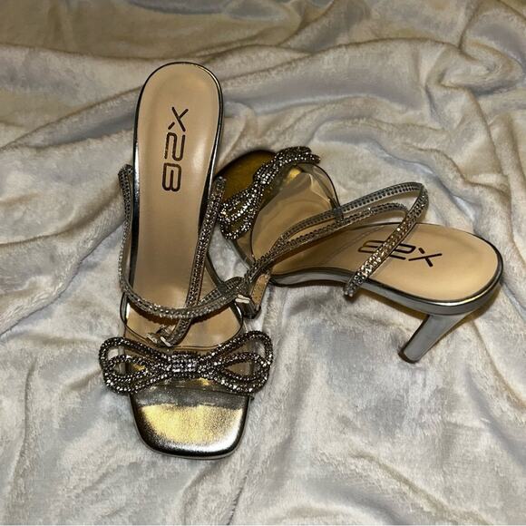 Women’s Silver Strappy Heels X2B Size 6 Regular 4 Inch Heels - Picture 6 of 9